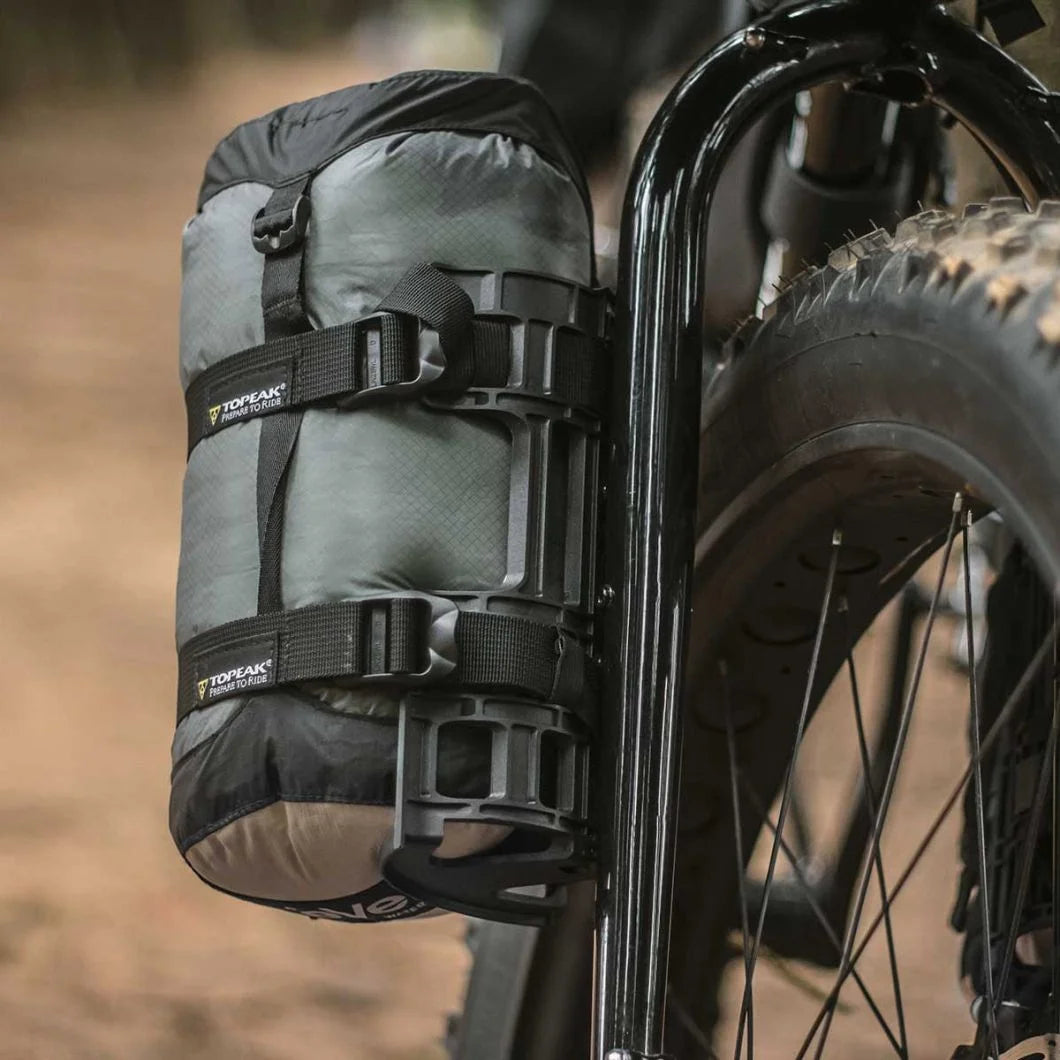 Topeak VersaCage – šakės ir rėmo bagažinė su tvirtinimo dirželiais